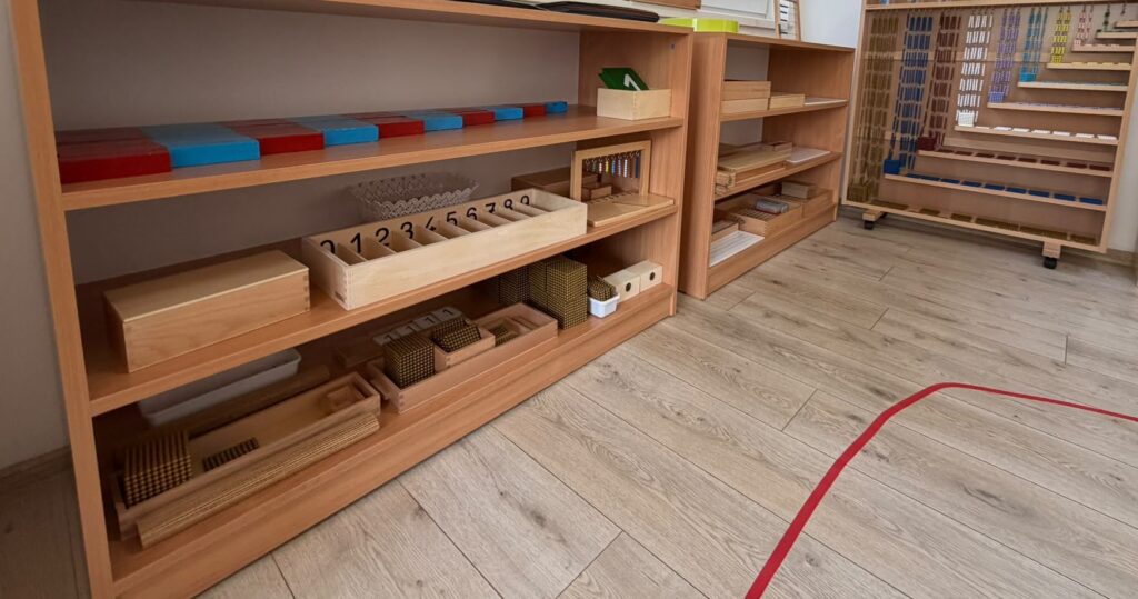 Монтесори материали по математика в Montessori Kinderhaus Sofia